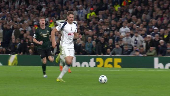 致敬孫興慜！范德芬長途奔襲超級一條龍破門