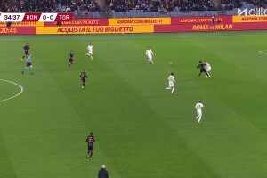 一氣呵成！亞當斯停球后直接抽射打入死角