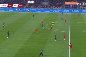 擴(kuò)大勝果！埃斯波西托禁區(qū)外不停球遠(yuǎn)射直掛死角