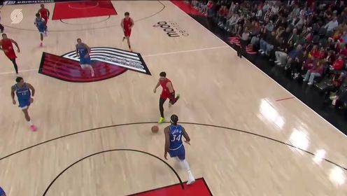 杨瀚森倒地拼抢并赢得争球 随后连线阿夫迪亚得分