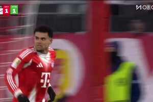 拜仁再次領(lǐng)先！奧利塞晃開防守送傳中，迪亞斯頭球破門