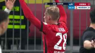 劉世博撲救脫手送禮！索羅金補射打入處子球，蓉城2-0領先西海岸