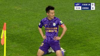 刘殿座开大脚失误 王秋明断球后打门破僵
