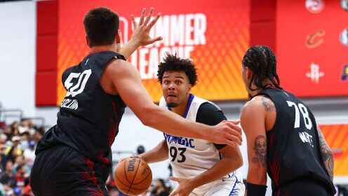  夏联-魔术力克热火 基诺内斯15分 基尔斯32分 贾米尔&middot;杨27+6