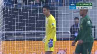 米特里策遠射被薛慶浩撲出 托利奇補射再被撲