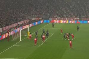 拜仁扳平比分！奥利塞角球开出，格纳布里在后点轻松推射破门