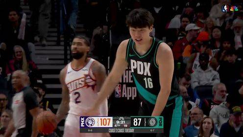 理查茲面對楊瀚森上籃 被小楊輕松帽下