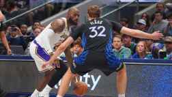 🏀东里缺阵湖人不敌独行侠！詹姆斯30+9+15 弗拉格45+8+9