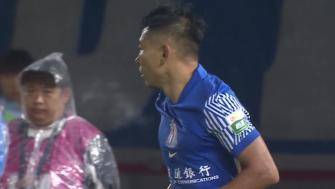  申花2-1领先！徐皓阳精准角球 于汉超后点头球破门