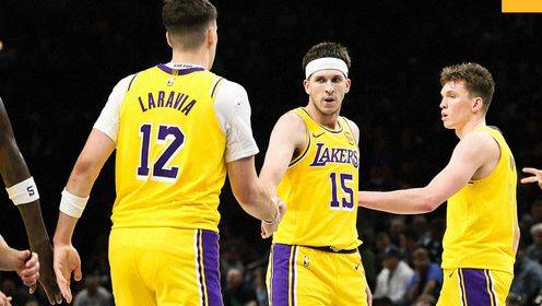 里夫斯絕境時(shí)刻高難度拋投 壓哨絕殺球進(jìn)燈亮