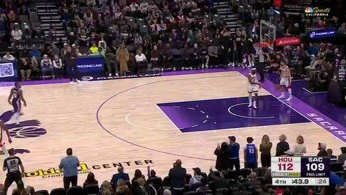 這也行？火箭領先3分，申京造犯規(guī)無果?反被威少轟進絕平三分