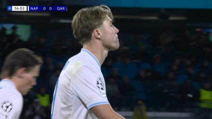 痛失良机！迪洛伦佐造点，霍伊伦主罚点球被扑