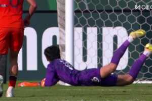 就靠李昊的了！快速倒地撲出對手遠射死角