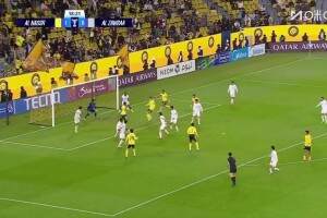  勝利再下一城！韋斯利門前亂戰抽射近角得手！