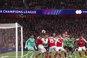 [击中立柱] 可惜！道曼完美角球开出，特罗萨德无人盯防头球击中立柱！