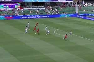 越位在先！王霜頭球破僵隨后VAR介入，邵子欽在此次進(jìn)攻中越位