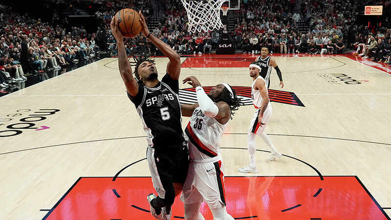 [CCTV全场集锦]?马刺逆转2-1开拓者 哈珀27+10 阿夫迪亚16罚19分 文班缺阵