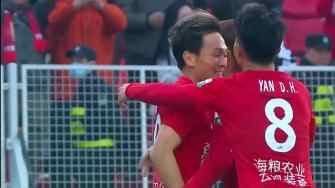 玩的就是技術！邦本宜裕勺子點球破門，鐵人3-0領先津門虎