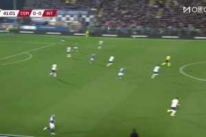  國米門前風聲鶴唳！沃伊沃達扣倒阿切爾比射門擦柱而出！