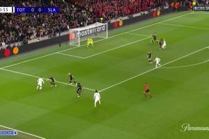 欧冠-西蒙斯造点破门库杜斯点射 热刺3-0布拉格斯拉维亚