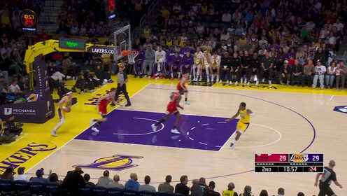 ??湖人輕取公牛！東契奇湖人生涯新高51+10+9 詹姆斯復出18+7+7