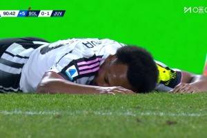  卡巴爾禁區內送妙傳，奧蓬達近距離打門被門將神勇！