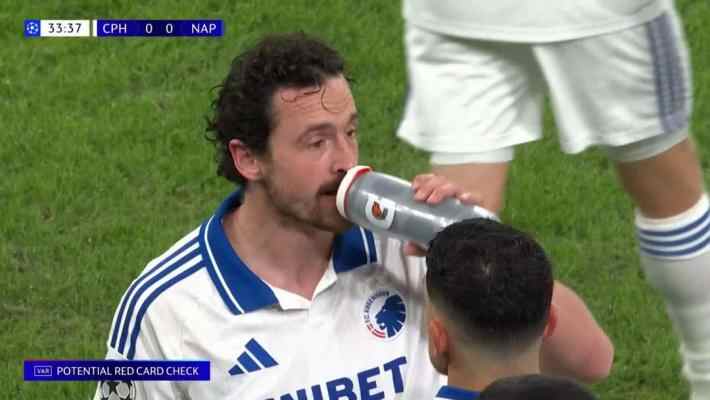 [红牌罚下]德莱尼飞铲洛博特卡改判直红，那不勒斯34分钟多打一人！