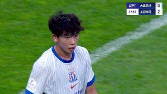  申花2-0領(lǐng)先！米內(nèi)羅頭球挑過(guò)門(mén)將 劉誠(chéng)宇奔襲補(bǔ)射得手