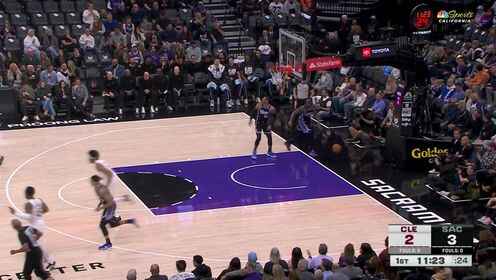 開場就先送助攻！哈登直傳喂餅，賈勒特&middot;阿倫接球輕松打中