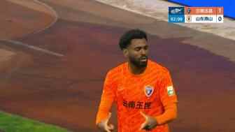 開場閃擊?！卡約回頭望月頭球破門，玉昆1-0領(lǐng)先泰山