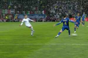 沖擊世界杯！波黑門將傳球失誤，巴雷拉助攻基恩破門