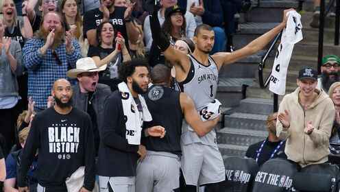 ??卡斯爾轟40+12+12 馬刺輕取獨行俠 文班16+11 弗拉格14分