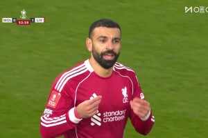 [进球视频] 利物浦再下一城！萨拉赫破门VAR判罚进球有效！罗伯逊送助攻！