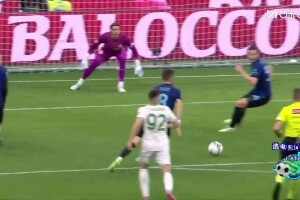  澤林斯基傳球被斷！馬倫殺入禁區被解圍，佩萊格里尼低射破門！