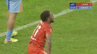 楊希外腳背送妙傳 加布里埃爾怒射擊中橫梁