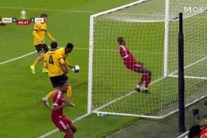  人進了球沒進！赫拉芬貝赫送傳球，科納特包抄空門沒有打上！