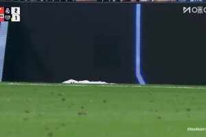 查瓦利亞推倒羅德里戈 兩黃變一紅被罰下場