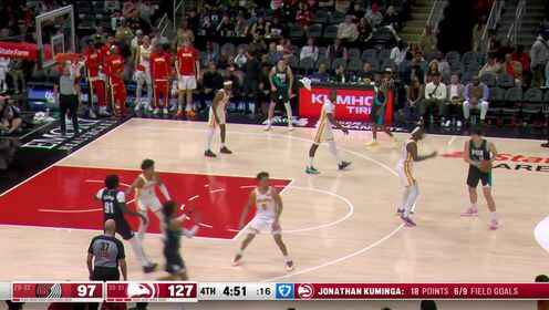 眼觀六路！楊瀚森弧頂發(fā)牌送擊地妙傳，助攻西索科單臂暴扣