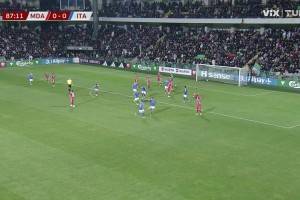  意大利围攻第88分钟突破僵局！迪马尔科助攻曼奇尼俯冲头球破门！