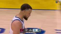 庫里頂著小史密斯高難度三分反絕殺不中