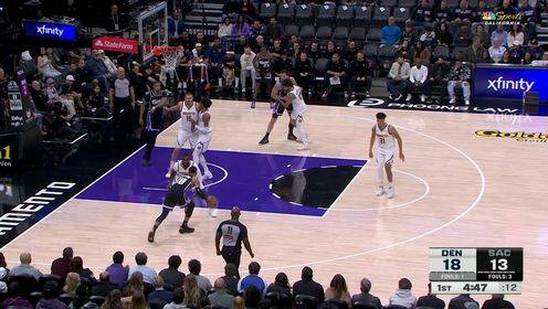  威斯布鲁克背身强攻1v1哈达威 转身顺势直接上来