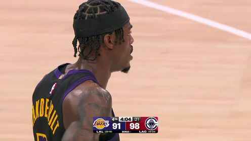 范德彪和祖巴茨爭搶籃板動作過大 爆發口角