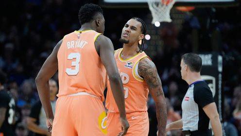 ??騎士第三節(jié)凈勝25分逆轉(zhuǎn)馬刺！米切爾28+8 ?？怂?5+5+9