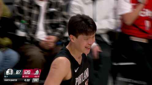 不懼雙人夾擊！楊瀚森籃下轉身拋投2+1打成