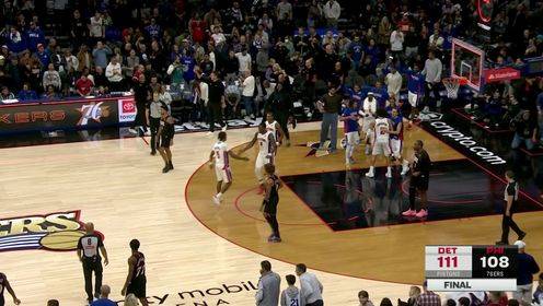 就差一点！马克西最后读秒时刻脱手三分弹框而出，，，，，，，，错失绝平