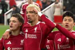 利物浦2-0領先！埃基蒂克擺脫數人后分球，維爾茨弧頂低射破門