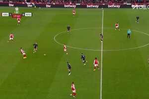 一招鮮！埃澤再送直塞妙傳，馬丁內利推球入網