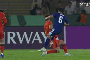 U23國足0-2落后日本！王鈺棟停球被斷，小倉幸成反搶后遠射破門