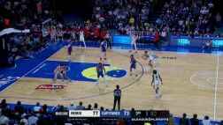 楊瀚森低位策應妙傳，助攻空切的隊友輕松上籃得分