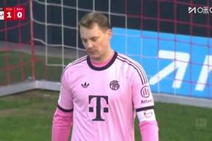 拜仁0-1落后！柏林聯(lián)合角球機會攻門，諾伊爾失誤將球漏進球門